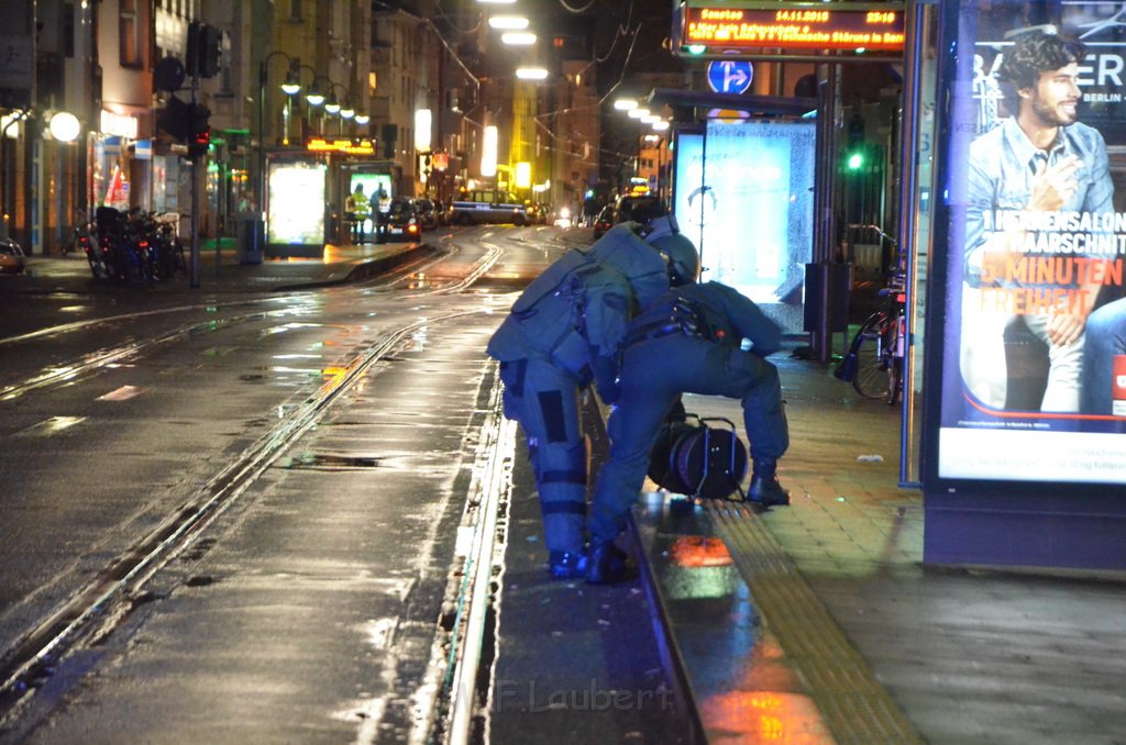 Einsatz BF Verdaechtiges Fahrzeug Koeln Suelz Zuelpischerstr Gustavstr P27.JPG - Miklos Laubert